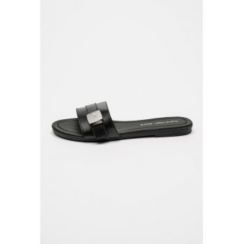 Papuci din piele cu talpa plata si bareta decorativa