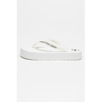Papuci flip-flop cu talpa flatform si detaliu logo