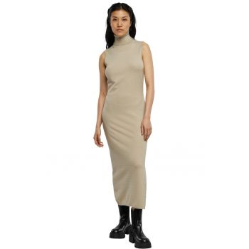 Rochie tricotata cu guler inalt