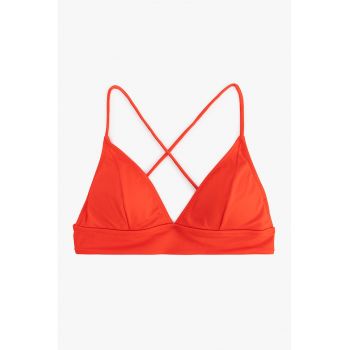 Sutien de baie cu cupe triunghiulare