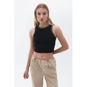 Top crop cu detalii stralucitoare