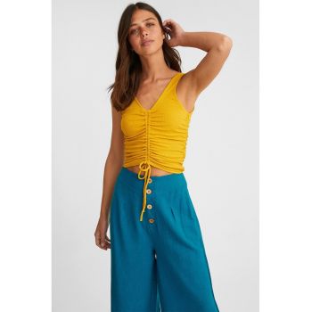 Top crop cu fronseuri frontale