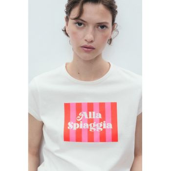 Tricou cu imprimeu si decolteu la baza gatului
